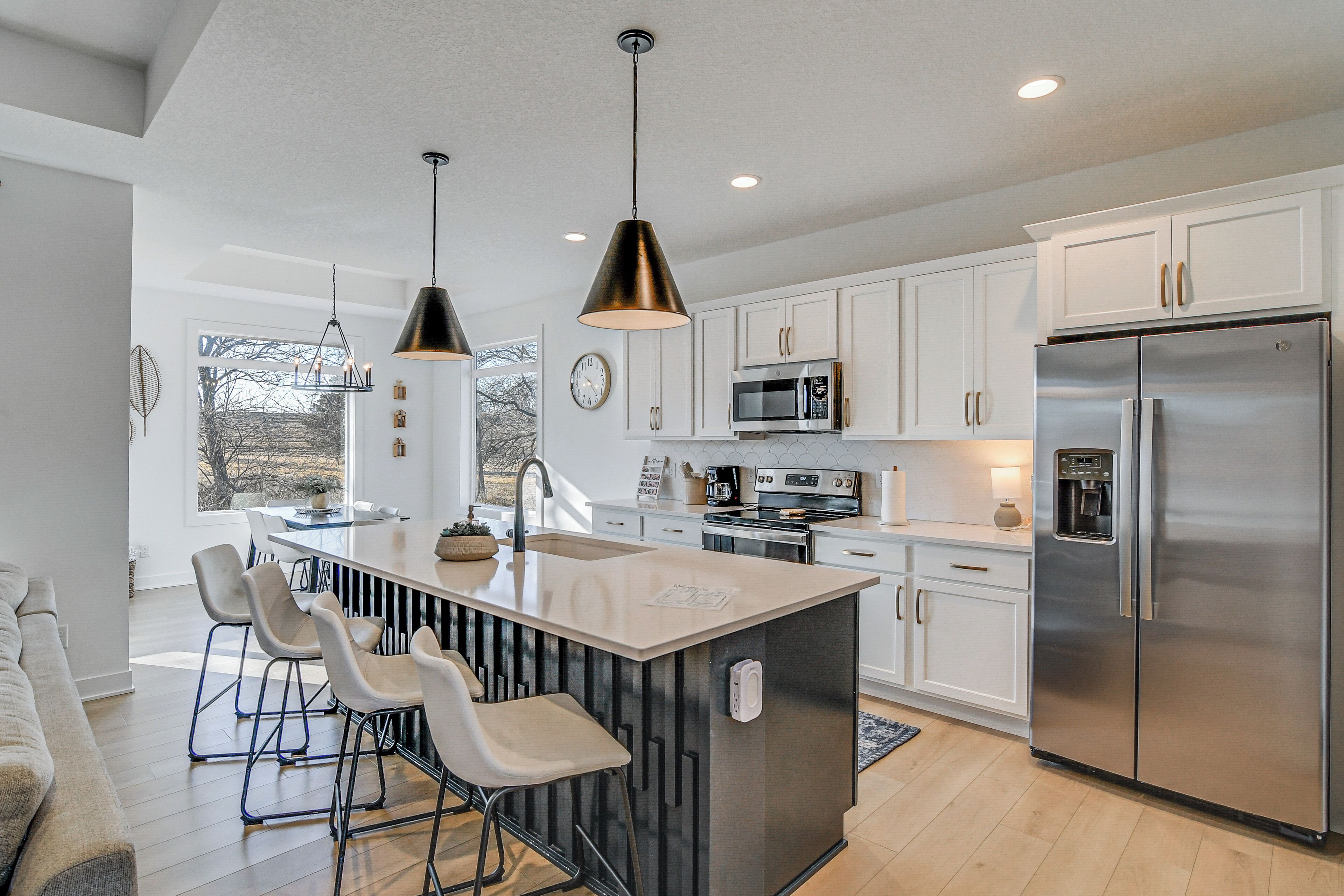 Fridge, microwave, stovetop, dishwasher