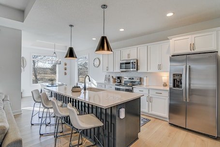 Fridge, microwave, stovetop, dishwasher. 'The Cove' Polk City Ranch Near Saylorville Lake