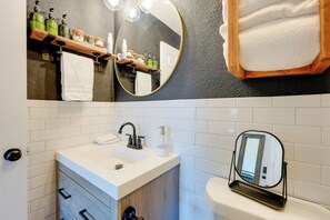 Hair dryer, towels - 6 Mi to Honeymoon Island: Studio w/ Pool Access (Palm Harbor)