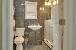 Towels - Explore NYC, Parks & Beaches! Top-Floor Apt (Mt Vernon)