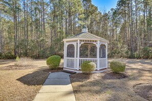 Property grounds - Pool & Hot Tub Access: True Blue Golf Resort Condo (Pawleys Island)