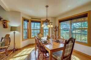 Dining - Mtn-View Cabin w/ Hot Tub Near Blairsville Trails (Blairsville)