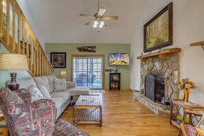 TV, fireplace - Mtn-View Cabin w/ Hot Tub Near Blairsville Trails (Blairsville)