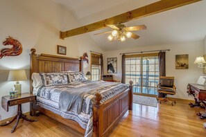 3 bedrooms, desk, iron/ironing board, Internet - Mtn-View Cabin w/ Hot Tub Near Blairsville Trails (Blairsville)