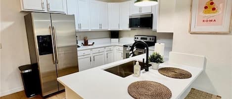 Micro-ondes, four, plaque de cuisson, lave-vaisselle