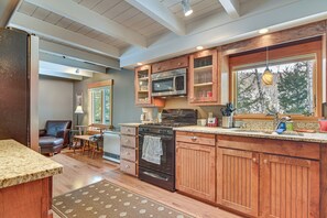 Fridge, microwave, dishwasher, coffee/tea maker - Riverfront! All-Season Base 11 Mi to Sugarloaf Mtn (Carrabassett Valley)