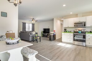 Una televisión, libros