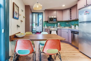 Dining - Shop, Dine, Unwind! Couples Retreat in Dtwn Golden (Golden)