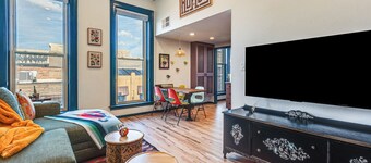 Shop, Dine, Unwind! Couples Retreat in Dtwn Golden