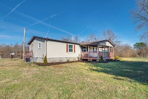 Exterior - Secluded Family Home in Springfield, Pets Welcome! (Springfield)