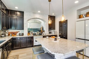 Fridge, microwave, stovetop, dishwasher - Luxe Las Vegas Home w/ Patio, Dogs Welcome! (Las Vegas)