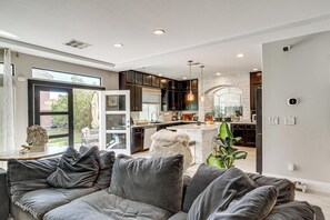 TV, fireplace, books - Luxe Las Vegas Home w/ Patio, Dogs Welcome! (Las Vegas)