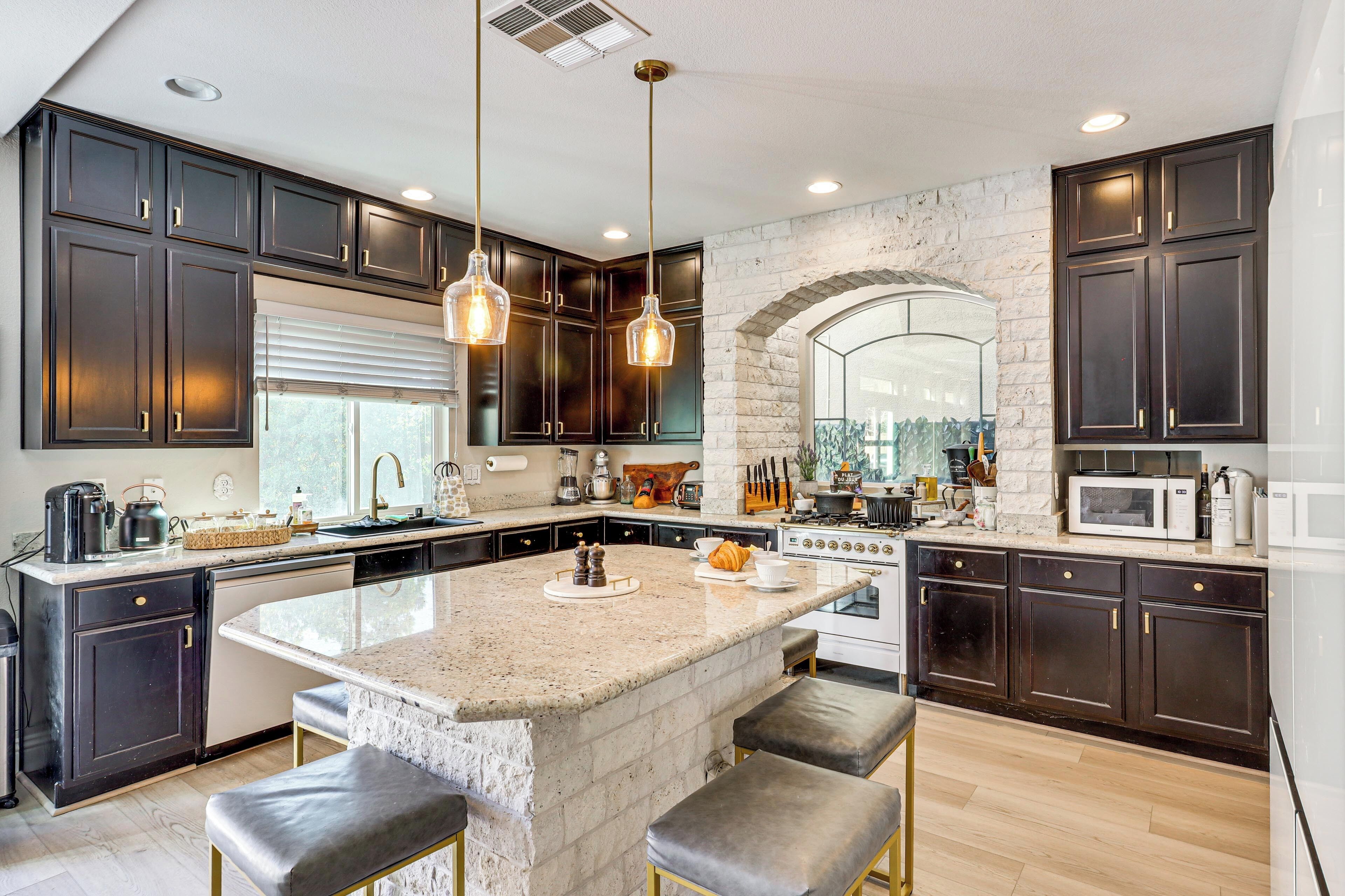 冷蔵庫、電子レンジ、コンロ、食器洗い機