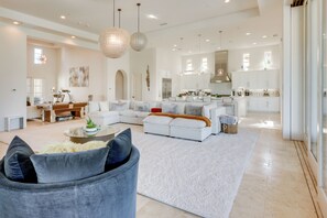 TV, fireplace, books, stereo - 5,300-Sq-Ft Gem w/ Golf Course Views in La Quinta (La Quinta)