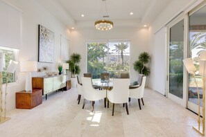 Interior - 5,300-Sq-Ft Gem w/ Golf Course Views in La Quinta (La Quinta)