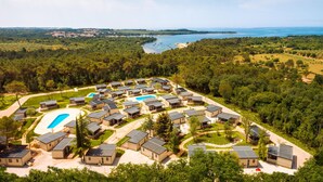A resort with modern villas, a swimming pool, and a view of the sea. - Lovely (sta)caravan in Vabriga (Vabriga)