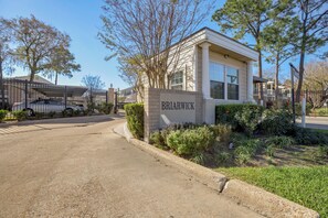 Exterior - 3 Mi to NRG Park & Medical Center: Extended Stay (Houston)