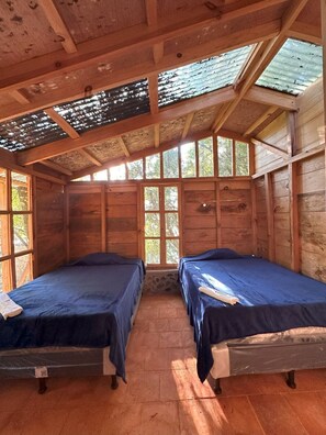 Bed sheets - 6 cabins located in Solola, with more than 100 hectares of green area for hiking (San José Chacayá)