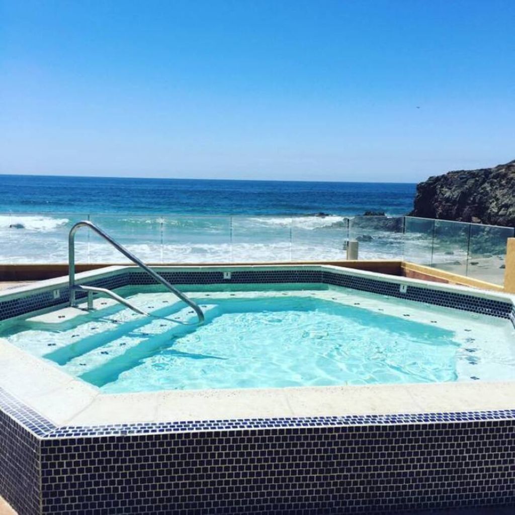 Alberca al aire libre y alberca climatizada