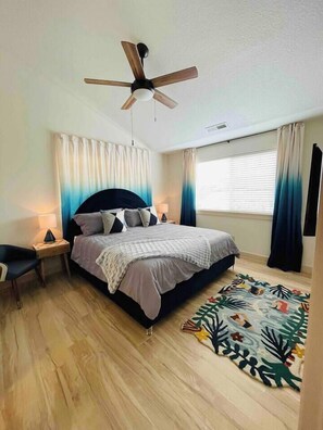 3 bedrooms, desk, iron/ironing board, travel cot - Waterfront | HotTub | Game Rm | Kayak | Walk2Beach (Lincoln City)