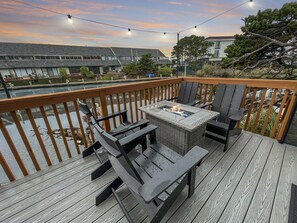 Outdoor dining - Free Wine! | HotTub | Game Rm | Kayak | Walk2Beach (Lincoln City)
