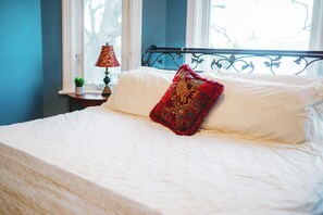 Työpöytä, silitysrauta/-lauta, ilmainen Wi-Fi, vuodevaatteet