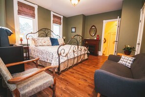 Työpöytä, silitysrauta/-lauta, ilmainen Wi-Fi, vuodevaatteet