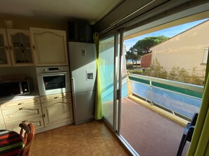 Fridge, microwave, oven, stovetop - 4-Person Apt, Sea View, with Parking (Argelès-sur-Mer)