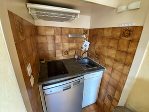 Fridge, microwave, oven, stovetop - 4-Person Apt, Sea View, with Parking (Argelès-sur-Mer)