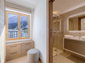 Hair dryer, towels - Beautiful apartment for 8 in Chamonix, central, parking, wifi (Chamonix-Mont-Blanc)