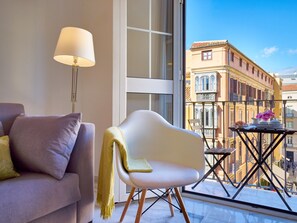 TV - Exclusive and Elegant 2-Bedroom Apartment in the Heart of Malaga (Málaga)