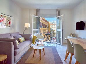 TV - Exclusive and Elegant 2-Bedroom Apartment in the Heart of Malaga (Málaga)