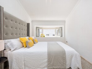 1 bedroom, Internet - Elegant 1-bedroom apartment, Málaga city center, WiFi, air conditioning (Málaga)