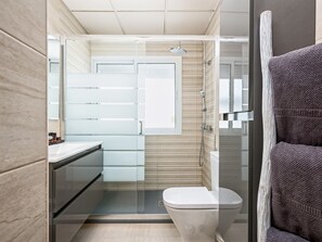 Hair dryer - Elegant 1-bedroom apartment, Málaga city center, WiFi, air conditioning (Málaga)