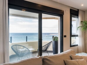 TV - Beachfront 2BR Apartment in Central Malaga with Terrace and Modern Amenities (Málaga)