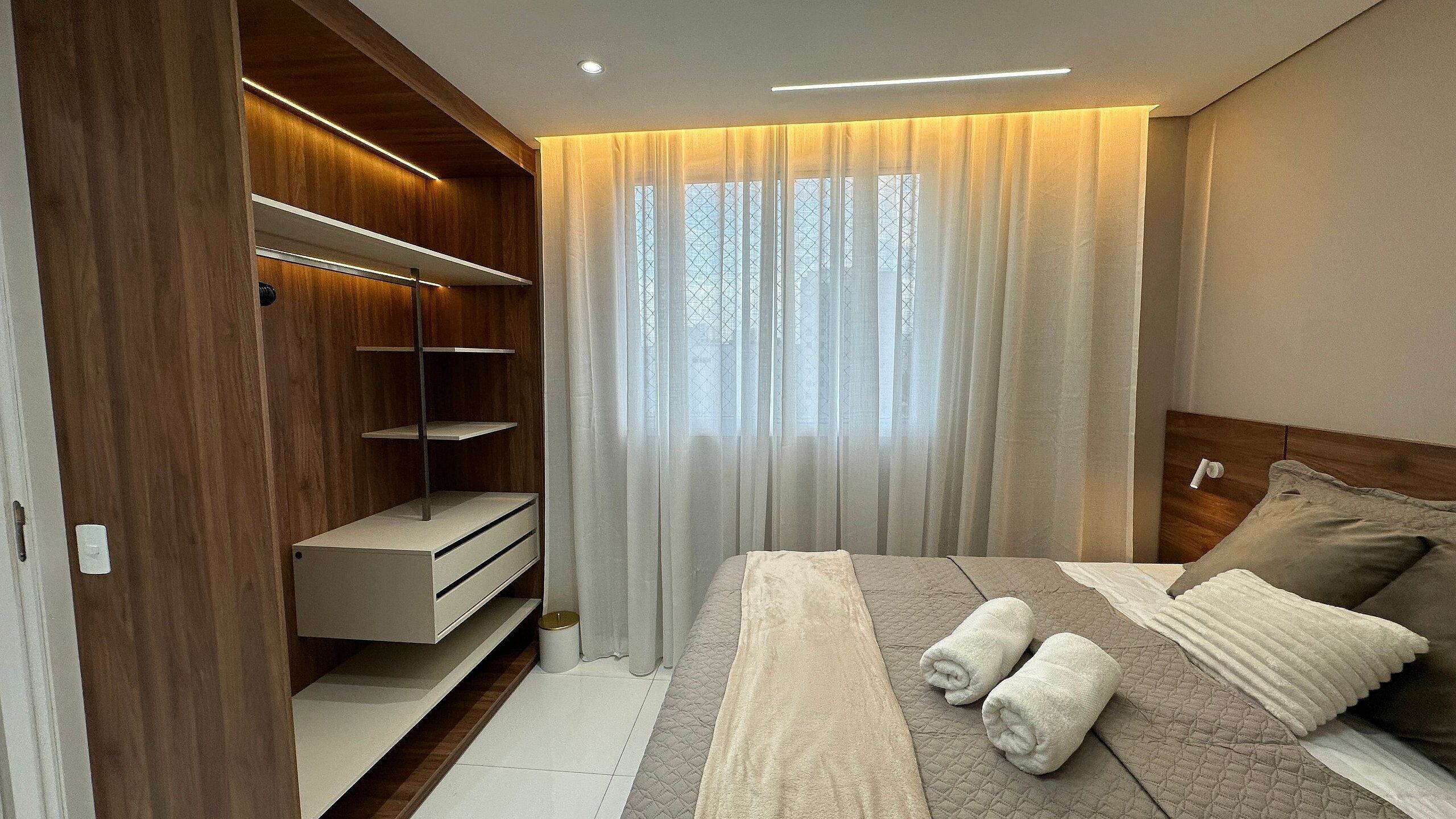 Apartamento Confort | Decoración individual, mobiliario individual, escritorio