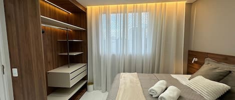 คอมฟอร์ทอพาร์ทเมนท์ | ห้องพักตกแต่งอย่างมีเอกลักษณ์, ตกแต่งพิเศษโดยเฉพาะ, โต๊ะทำงาน