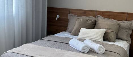 Comfort Apartment | Individually decorated, individually furnished, desk, laptop workspace