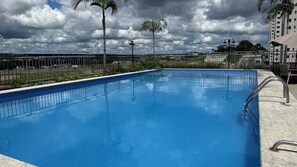 2 outdoor pools, open 7:00 AM to 10:00 PM, pool umbrellas, pool loungers - Apto. Aconchegante na Ponta Negra (Manaus)