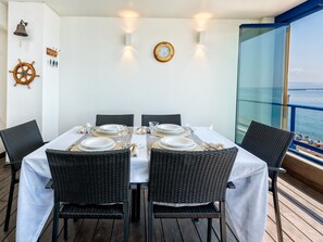 Dining - Seafront penthouse with WiFi, parking, and air conditioning in Malaga (Málaga)
