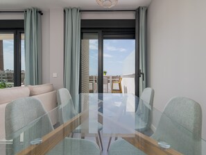 Dining - Chic 3-bedroom apartment with terrace, Wifi, and parking in Malaga (Málaga)