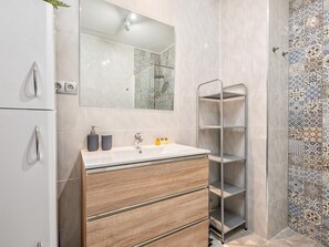Hair dryer - Elegant 3-Bedroom Apartment in Central Malaga, Close to Attractions and Amenities (Málaga)