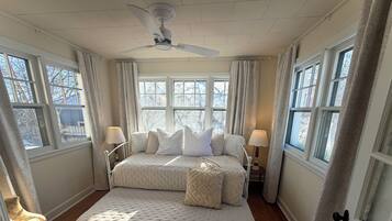 Bügeleisen/Bügelbrett, WLAN, Bettwäsche