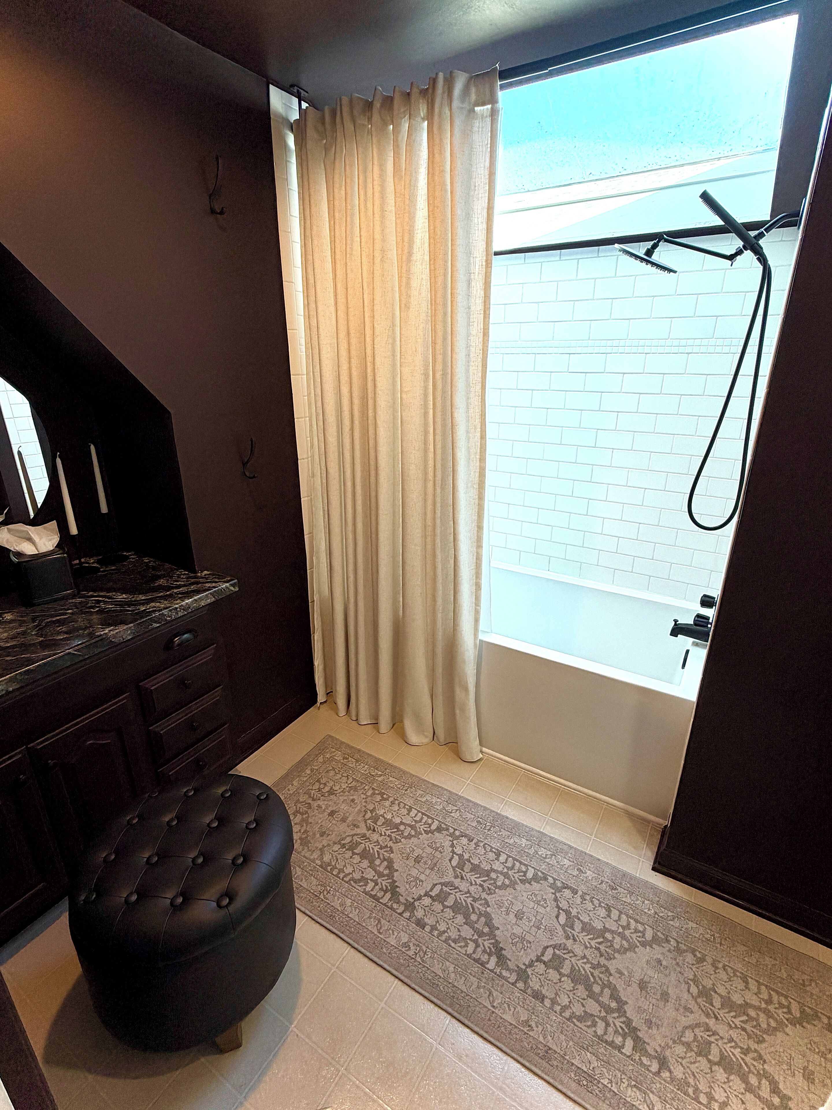 Asciugacapelli, asciugamani, sapone, carta igienica