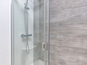 Hair dryer - Elegant Apartment in the Heart of Malaga, 2 Bedrooms, Sleeps 6, Close to Attractions (Málaga)