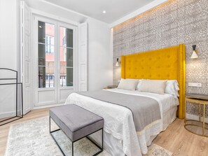 2 bedrooms, free WiFi - Elegant Apartment in the Heart of Malaga, 2 Bedrooms, Sleeps 6, Close to Attractions (Málaga)