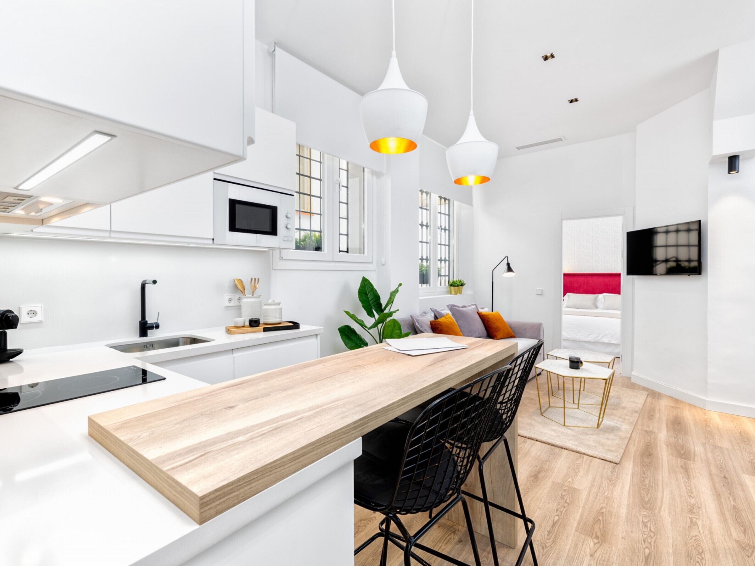 Réfrigérateur, micro-ondes, cafetière/bouilloire, grille-pain