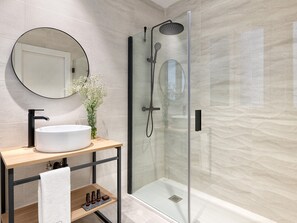 Hair dryer - Elegant 2-BR Apartment in Historic Center, Málaga - Near Attractions & Beach (Málaga)
