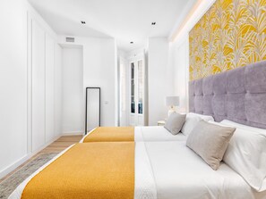 2 bedrooms, free WiFi - Elegant 2-BR Apartment in Historic Center, Málaga - Near Attractions & Beach (Málaga)