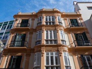 Exterior - Elegant 2-BR Apartment in Historic Center, Málaga - Near Attractions & Beach (Málaga)
